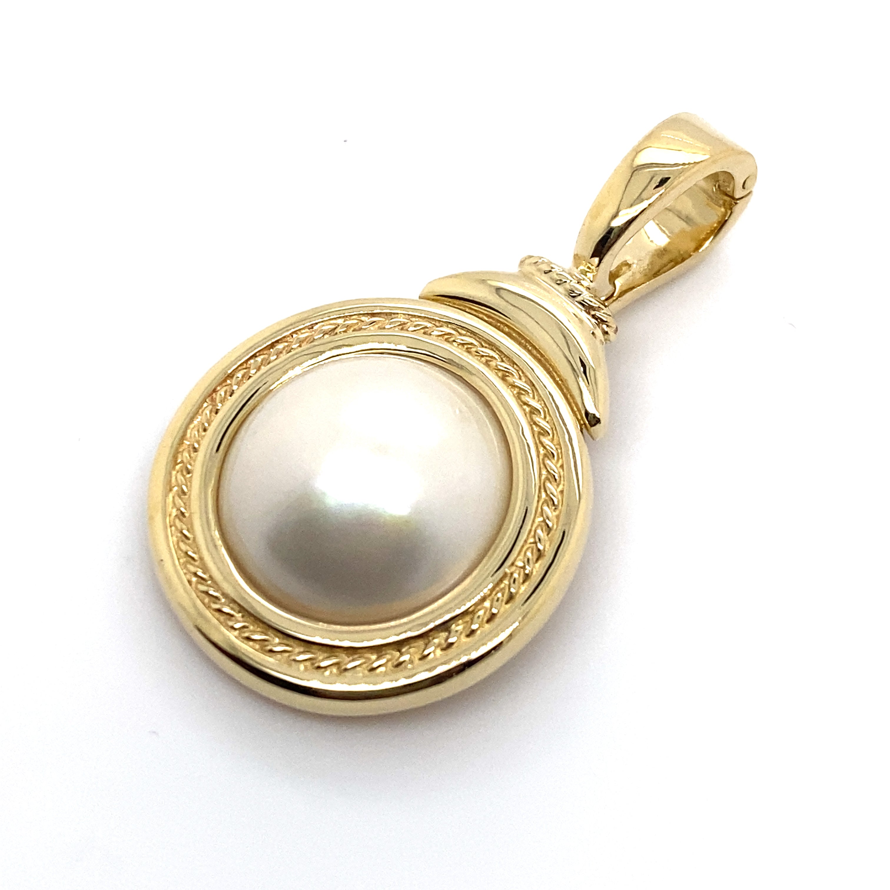 9ct yellow gold pearl enhancer.