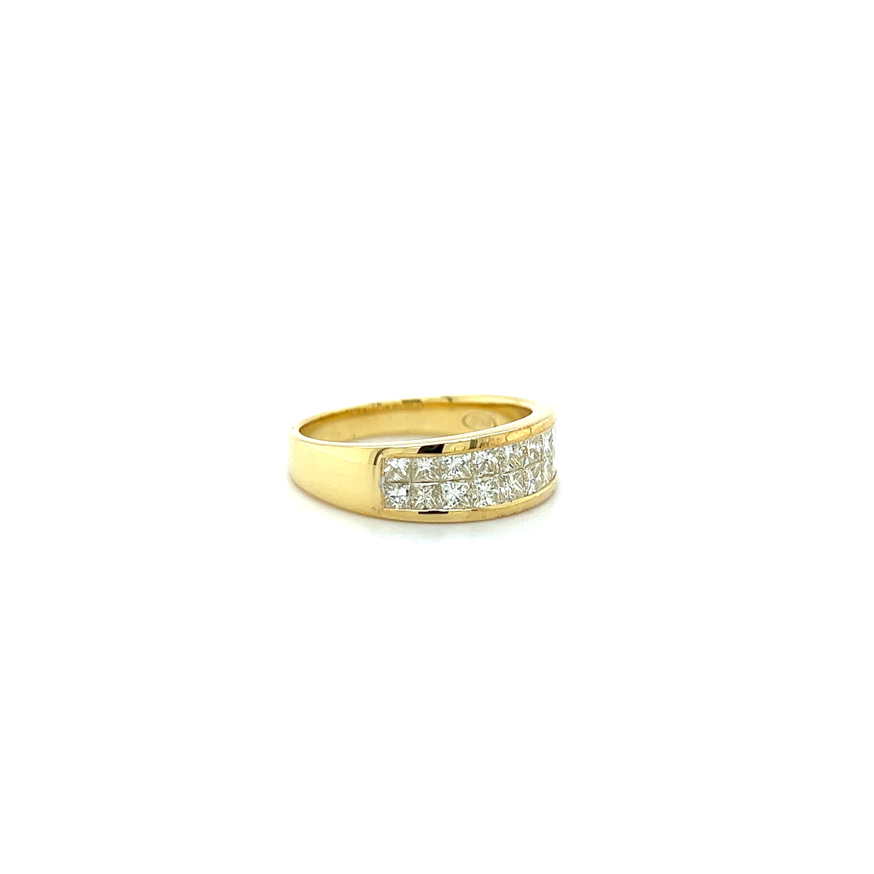 18ct yellow gold diamond ring.
