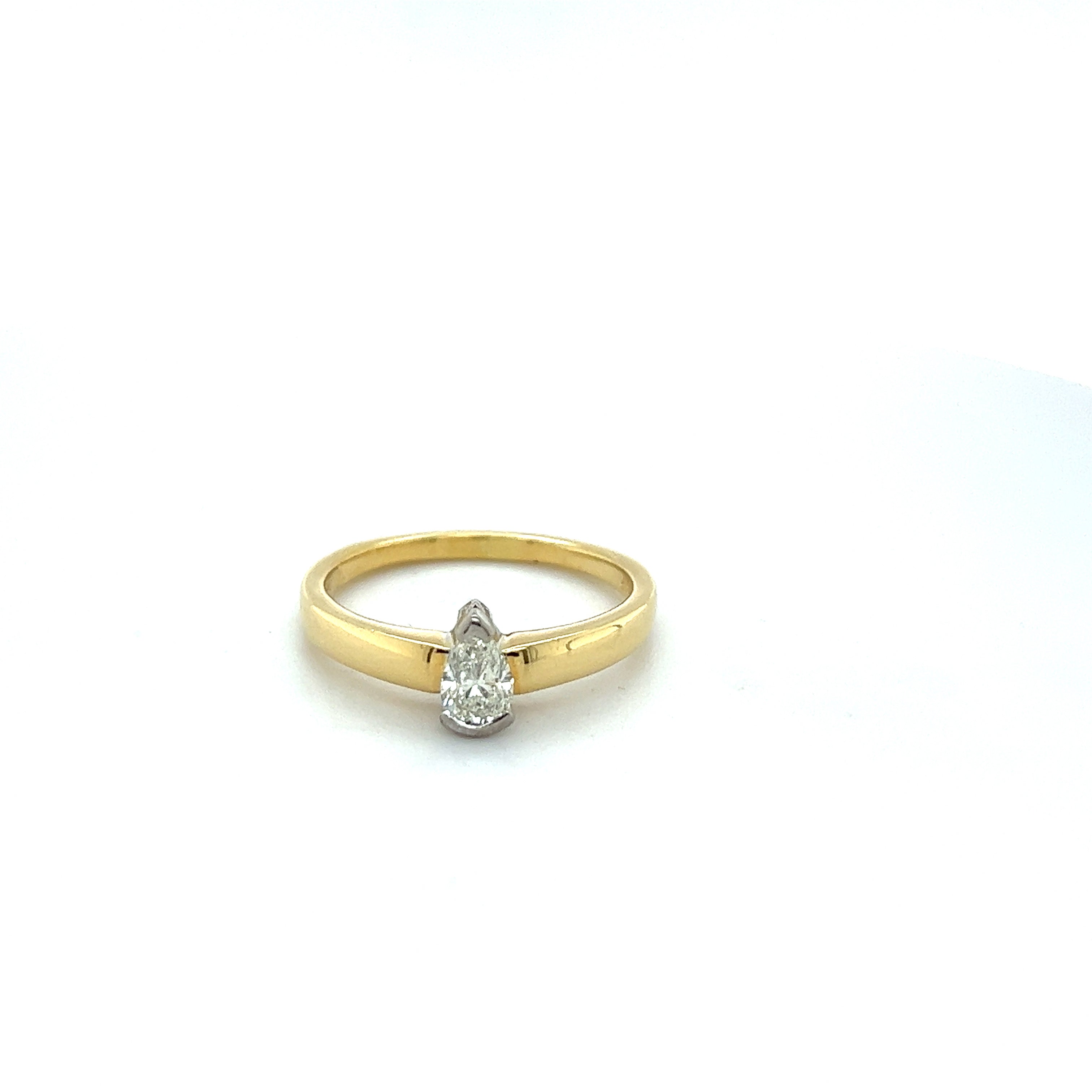 18ct yellow gold diamond ring.
