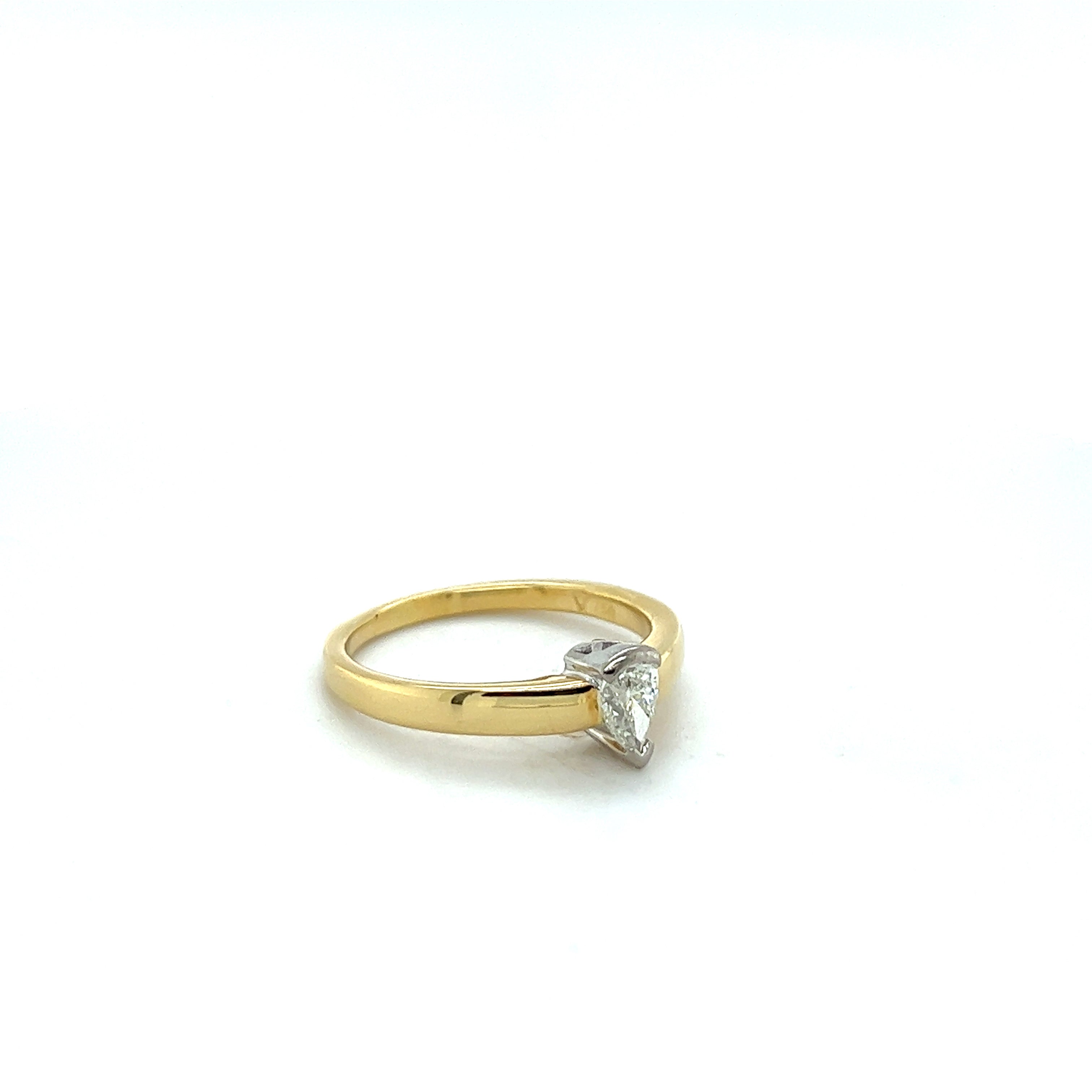 18ct yellow gold diamond ring.