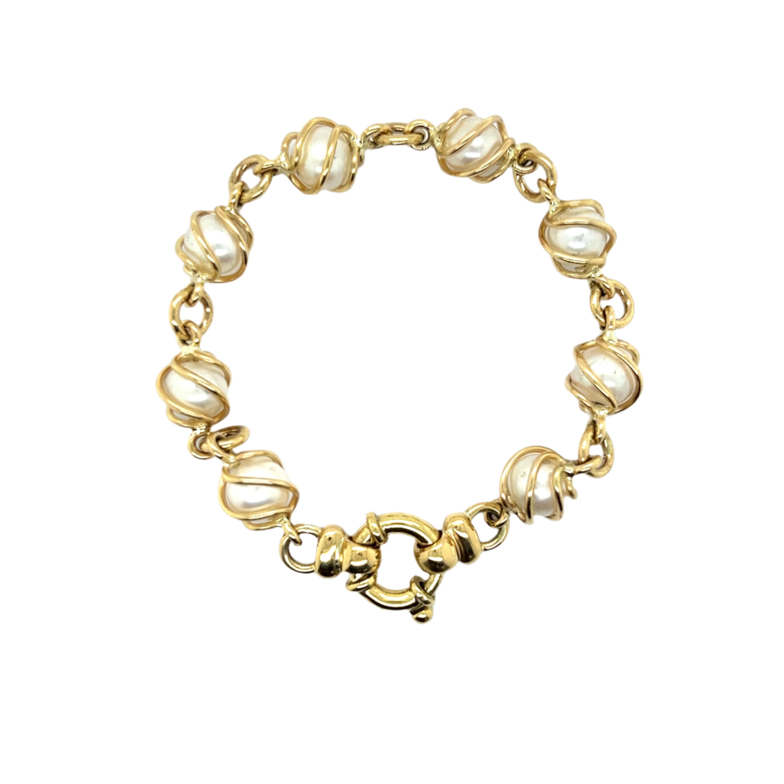 9ct yellow gold pearl bracelet.