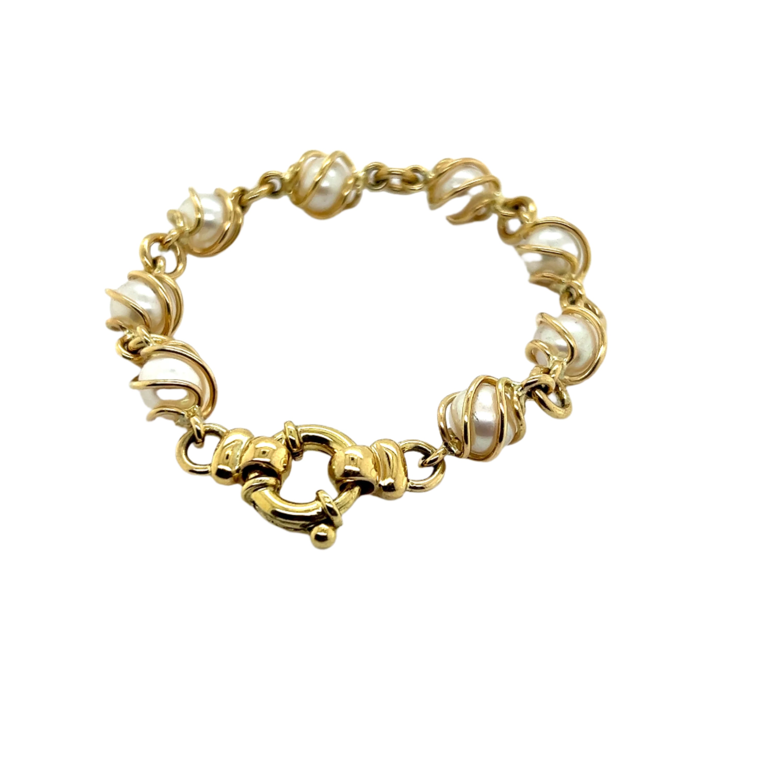 9ct yellow gold pearl bracelet.