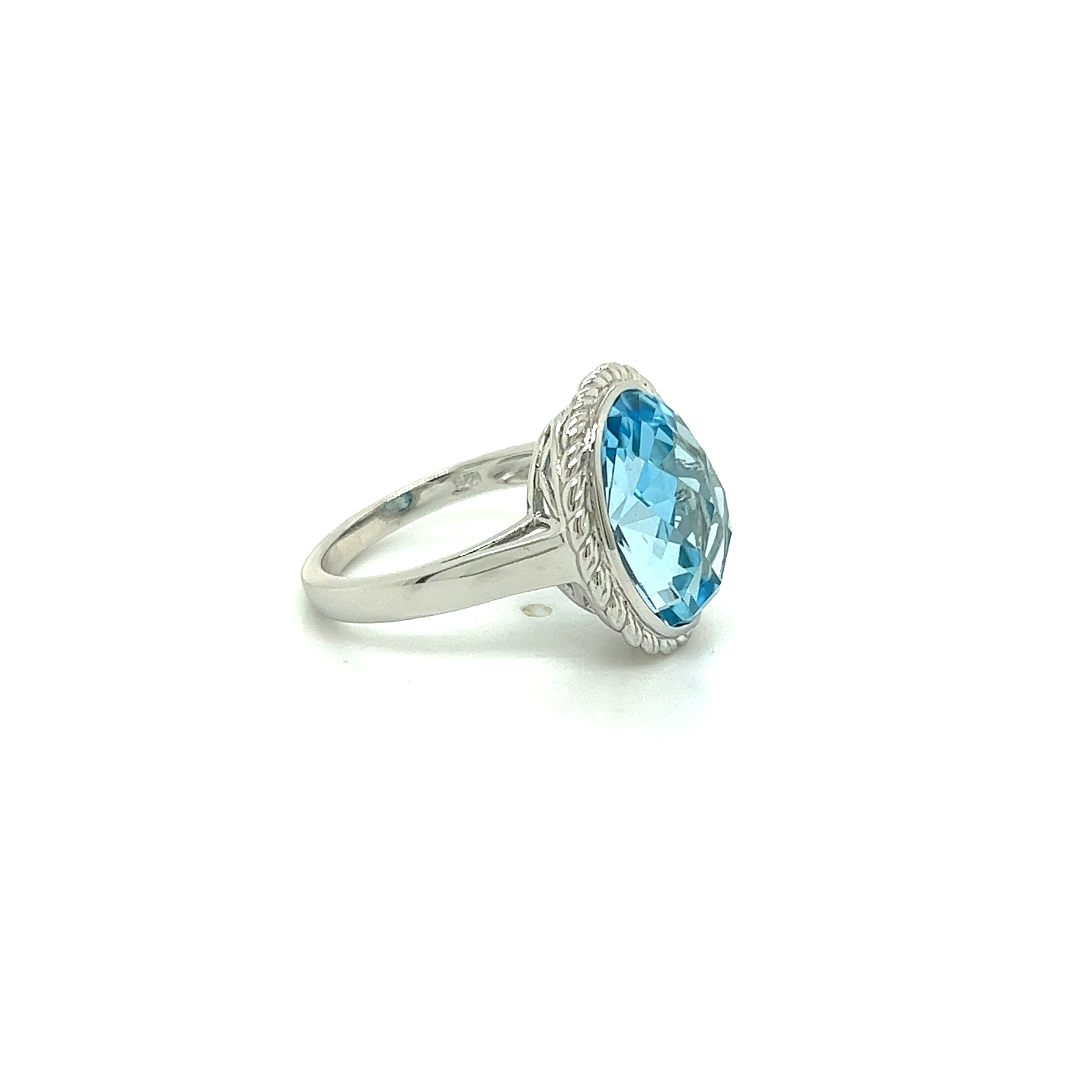 9ct white gold blue topaz ring