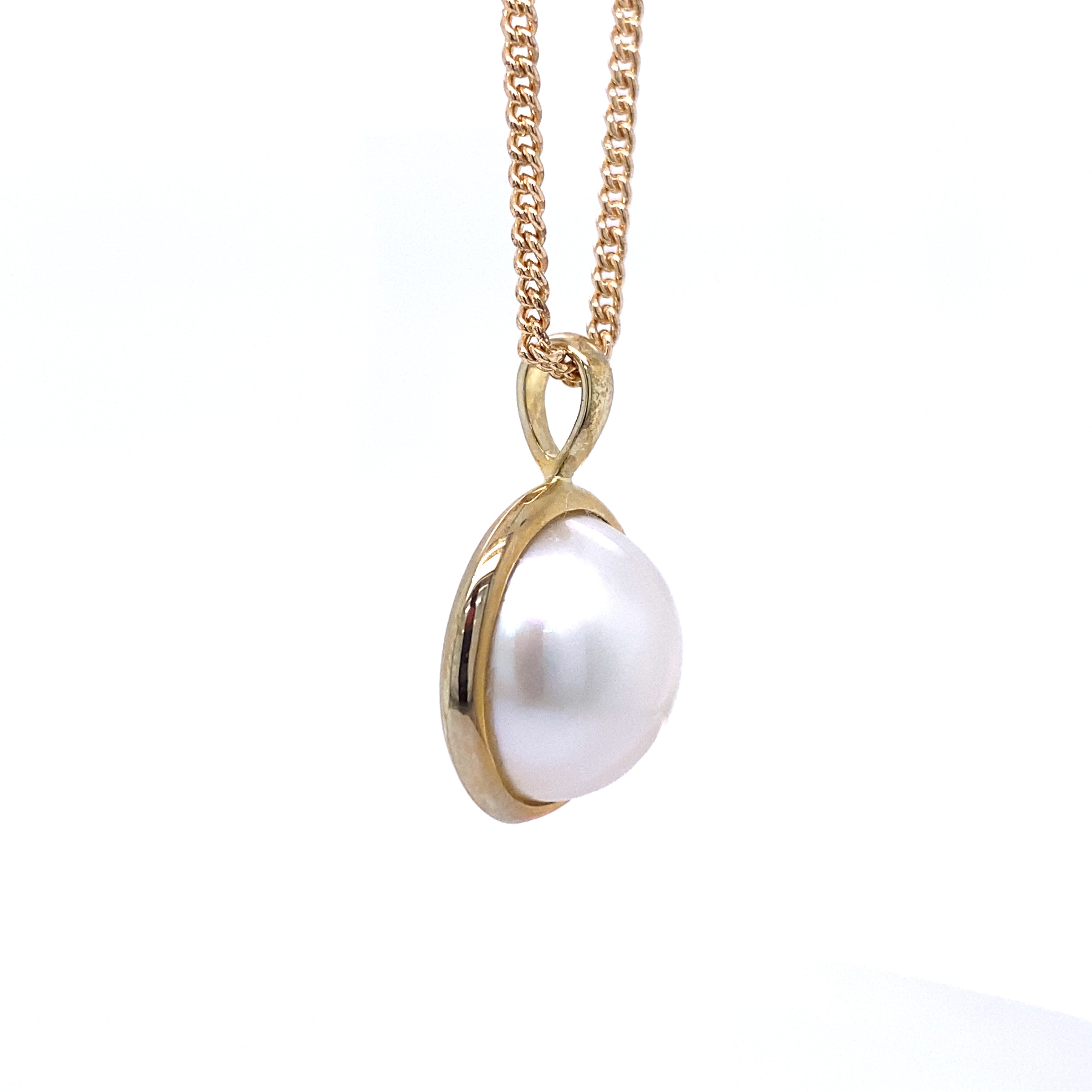 9ct yellow gold mabe pearl pendant.