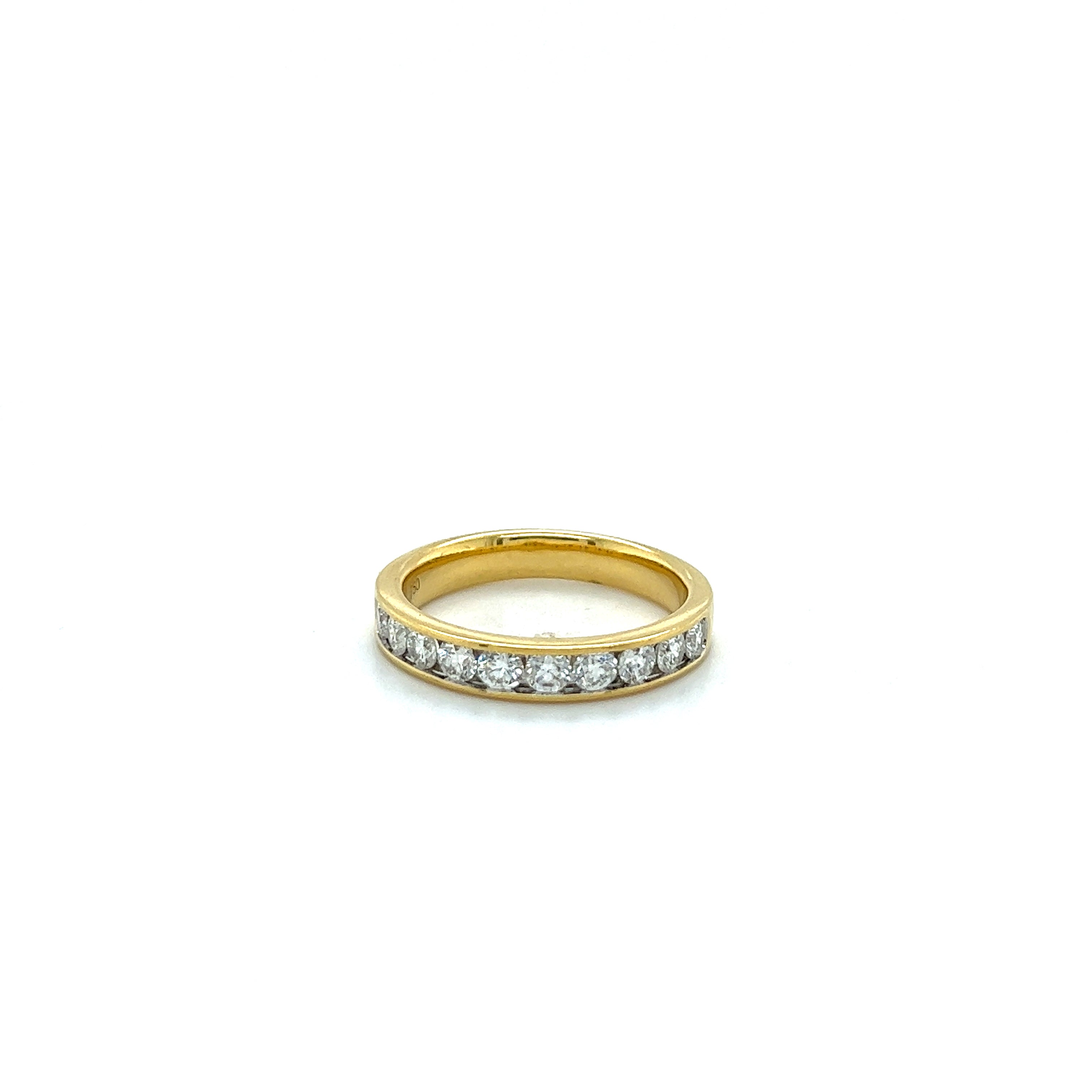 18ct yellow gold diamond ring.